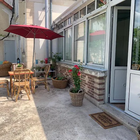 Le Prieure De Thibault Guest house Saint-Thibault-des-Vignes