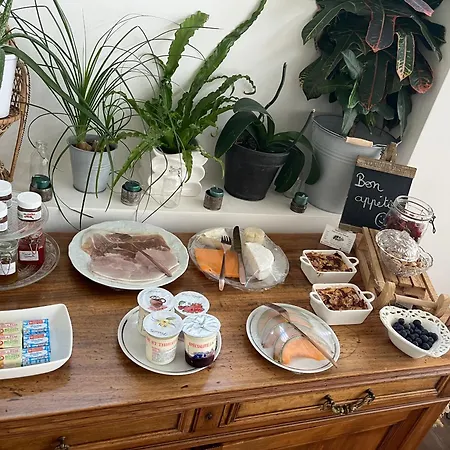 Pensjonat Le Prieure De Thibault Saint-Thibault-des-Vignes